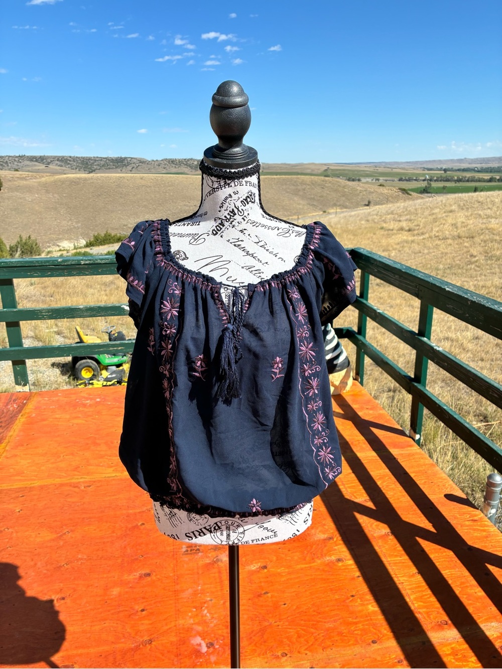 VENUS Embroidered Navy Peasant Top with Lavender Accents M - Picture 5 of 13